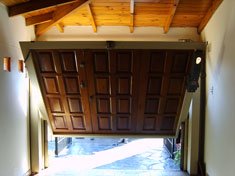 vista de porton elevandose