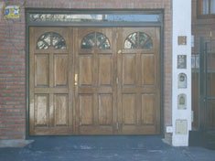 porton levadizo madera y vidrio